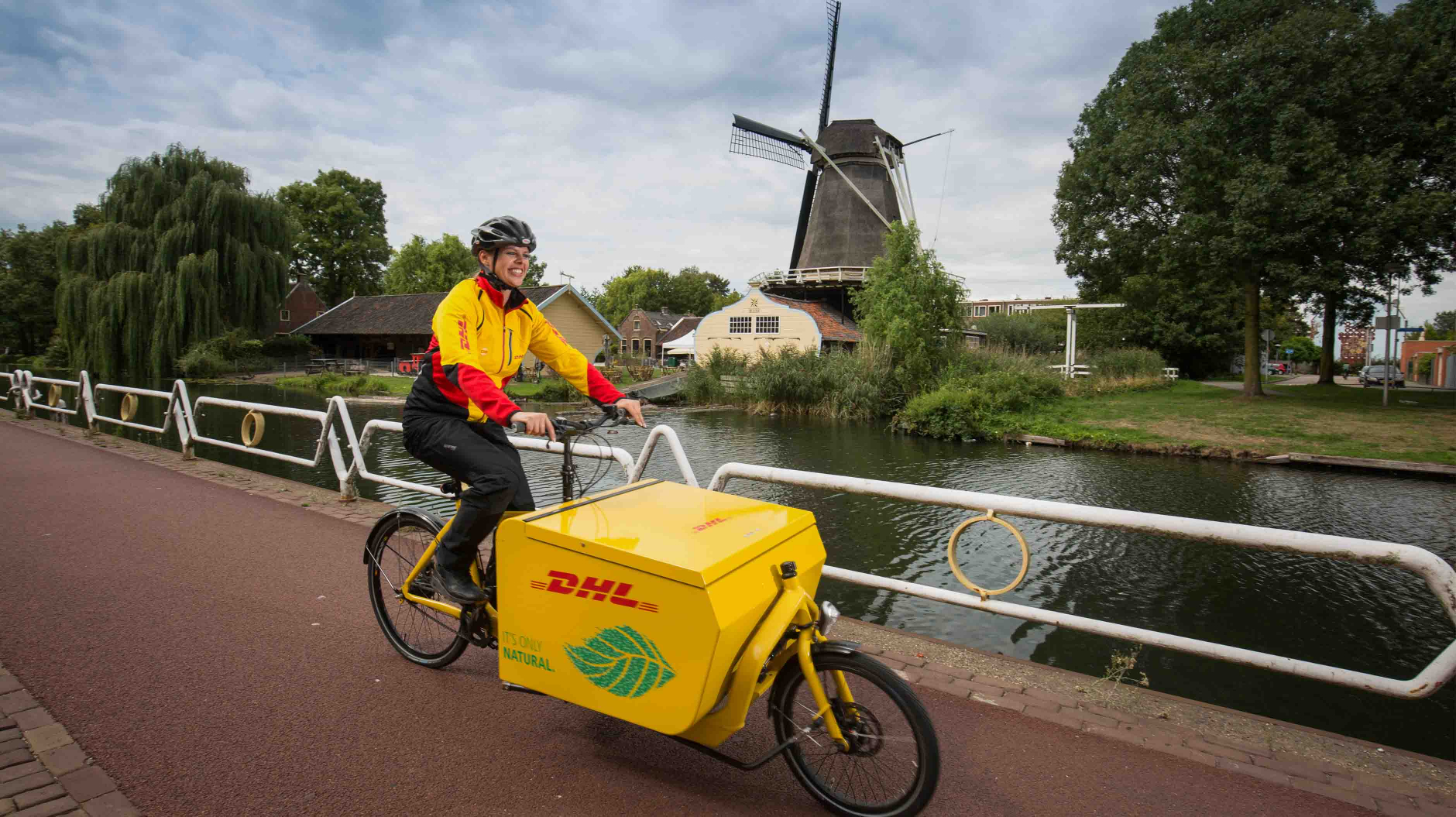 DHL Domestic Express 900 DHL Express